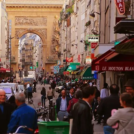 Cosy Sur La Festive Rue Du Fbg Saint-denis * Parigi
